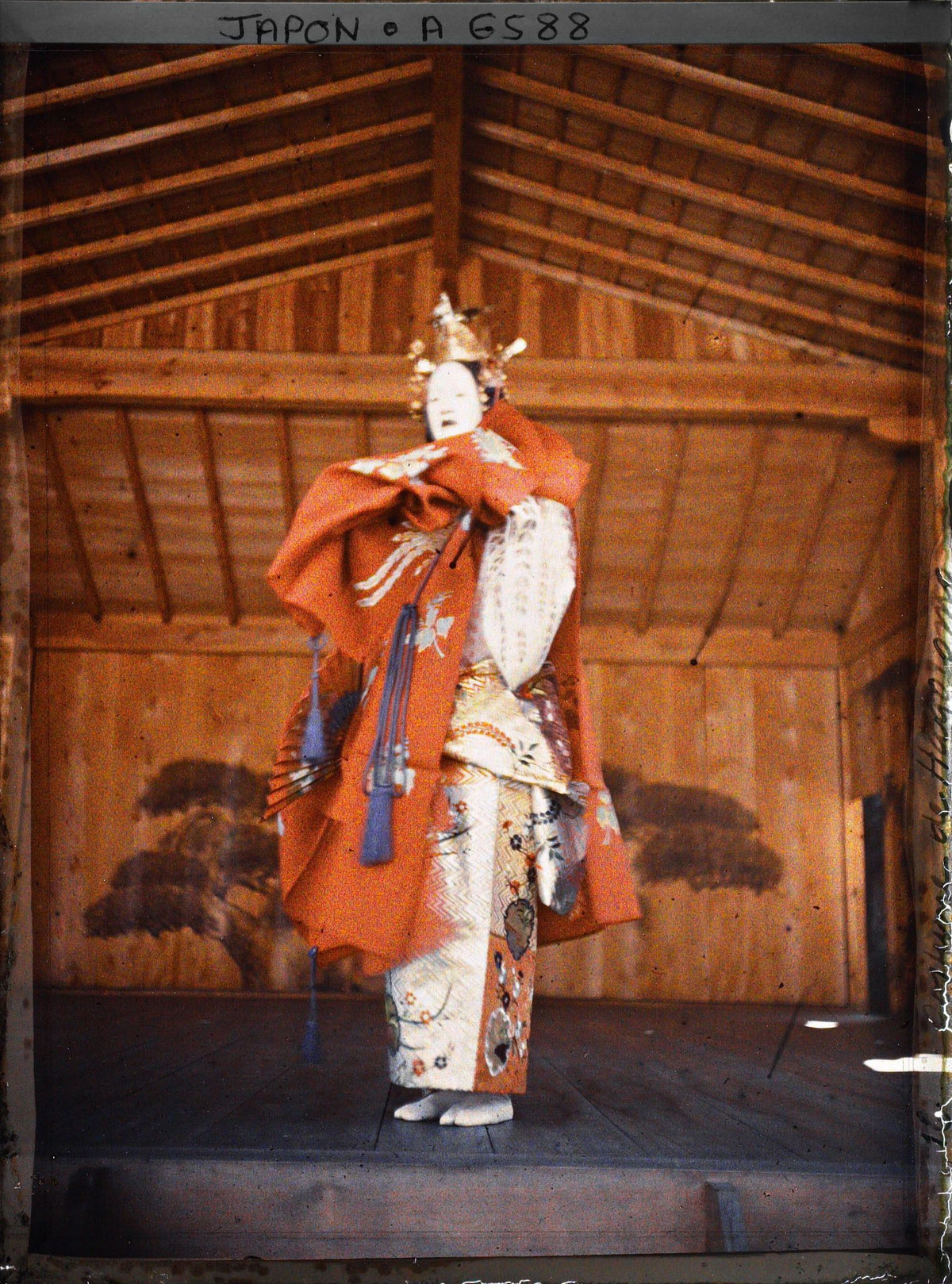 Nhân vật trong vở kịch Hagoromo.