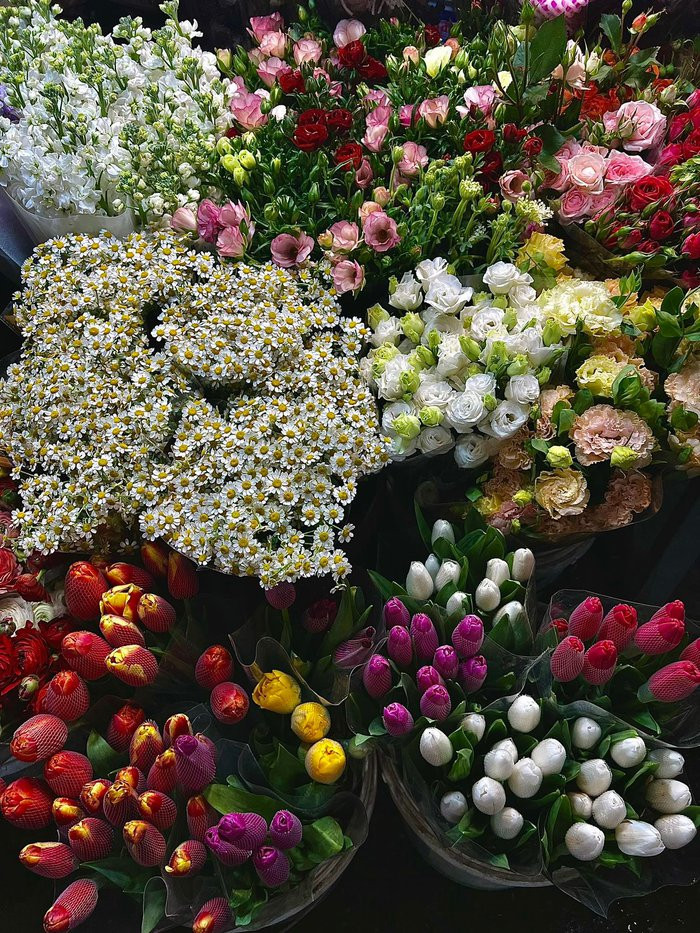 Thị trường hoa tươi dịp 8/3 năm nay: Tăng giá tới 200% Thi truong hoa tuoi dip 8/3 nam nay: Tang gia toi 200%