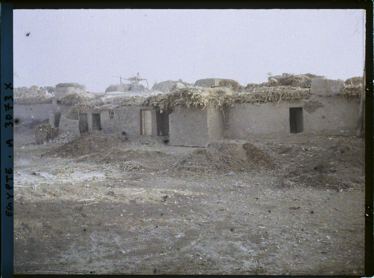 Những ngôi nhà bằng đất ở vùng nông thôn ngoại vi Cairo.