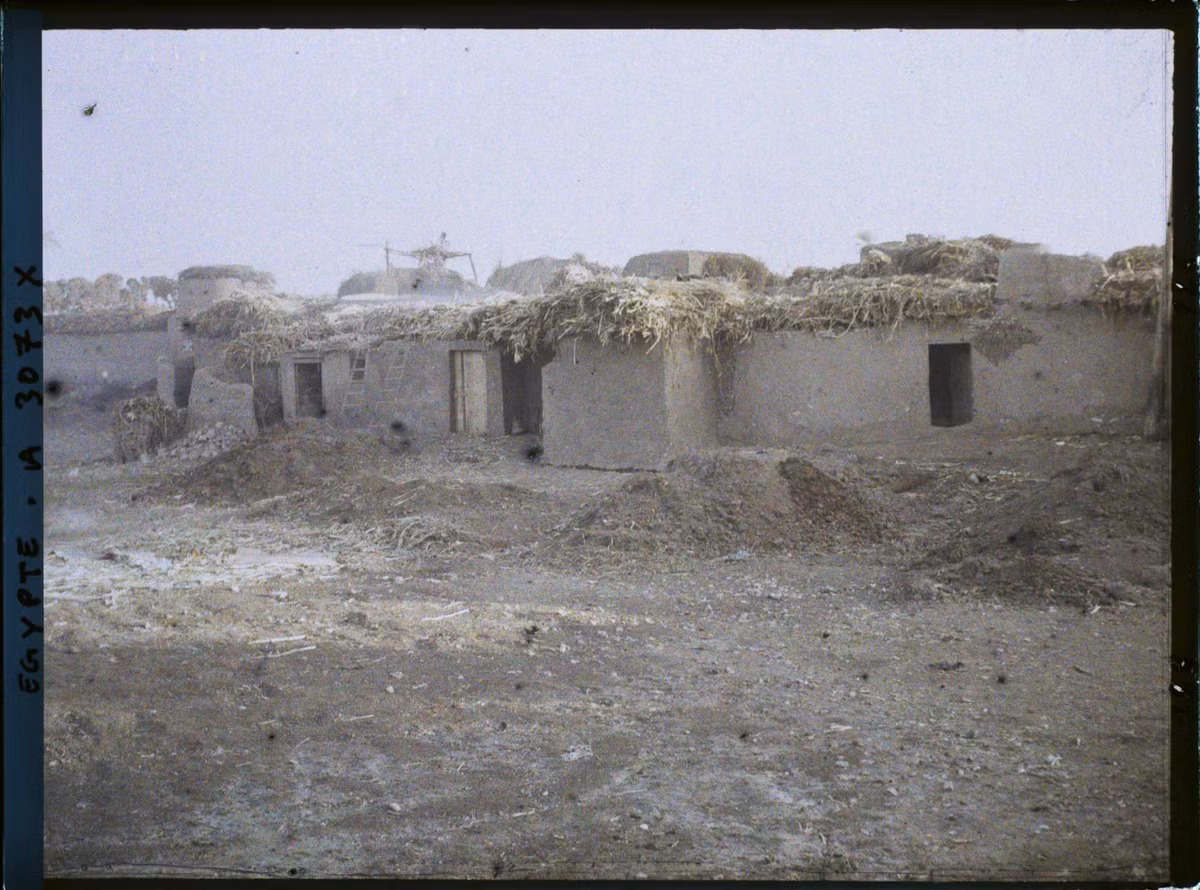 Những ngôi nhà bằng đất ở vùng nông thôn ngoại vi Cairo.