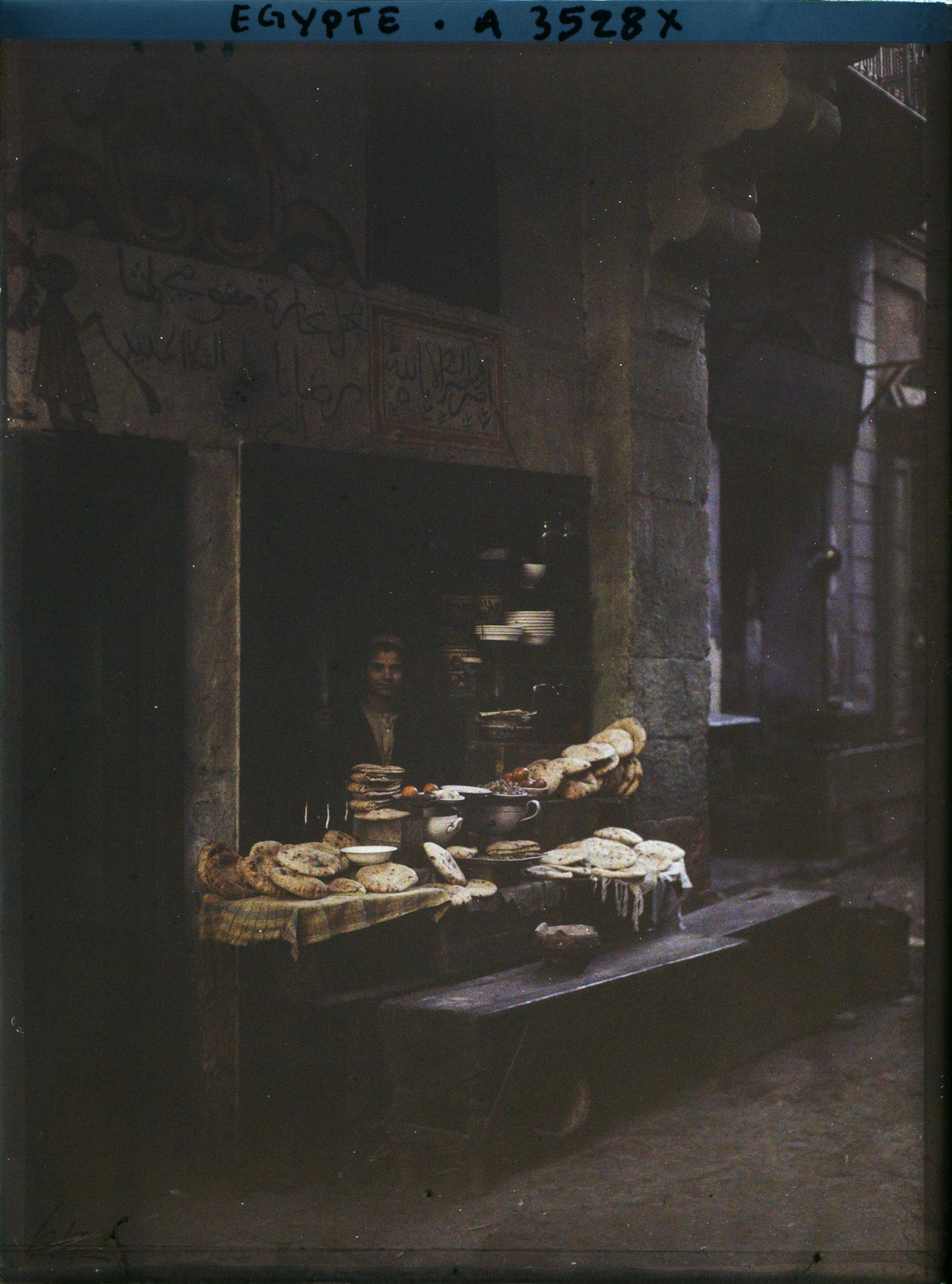 Quầy bán bánh mì truyền thống của một phụ nữ.