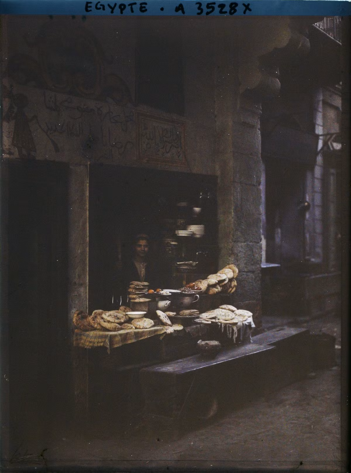 Quầy bán bánh mì truyền thống của một phụ nữ.