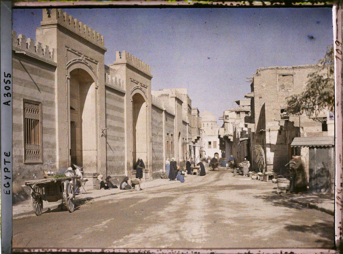 Cảnh đường phố ở quận El-Eman.