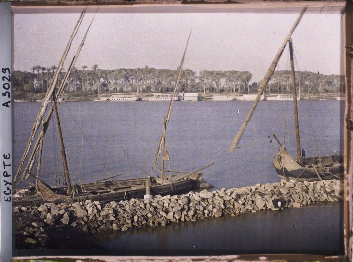 Những con thuyền felucca bên bờ sông Nil.