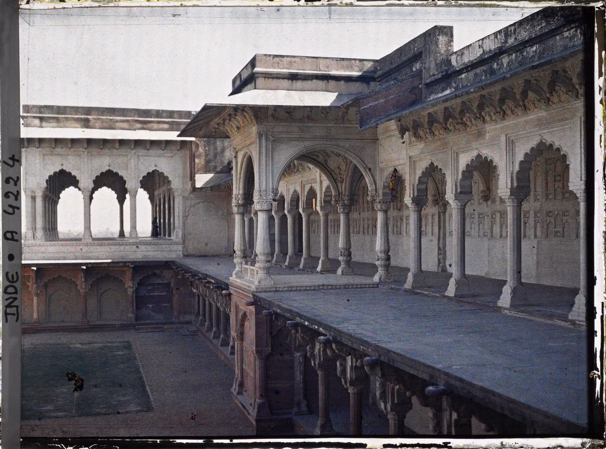 Các hành lang gần tháp Hoa nhài.