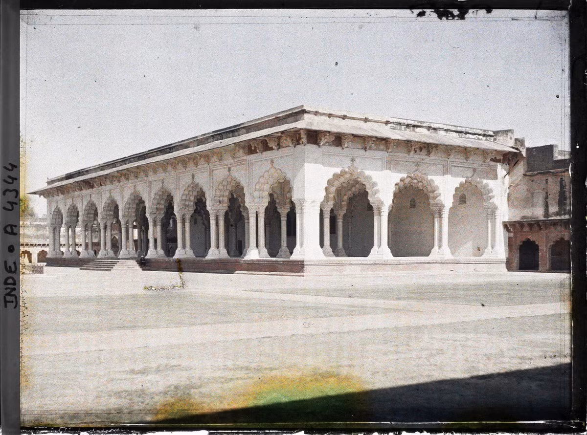 Toàn cảnh Sảnh Tiếp kiến Công chúng (Diwan-i-Am) ở Pháo đài Đỏ.