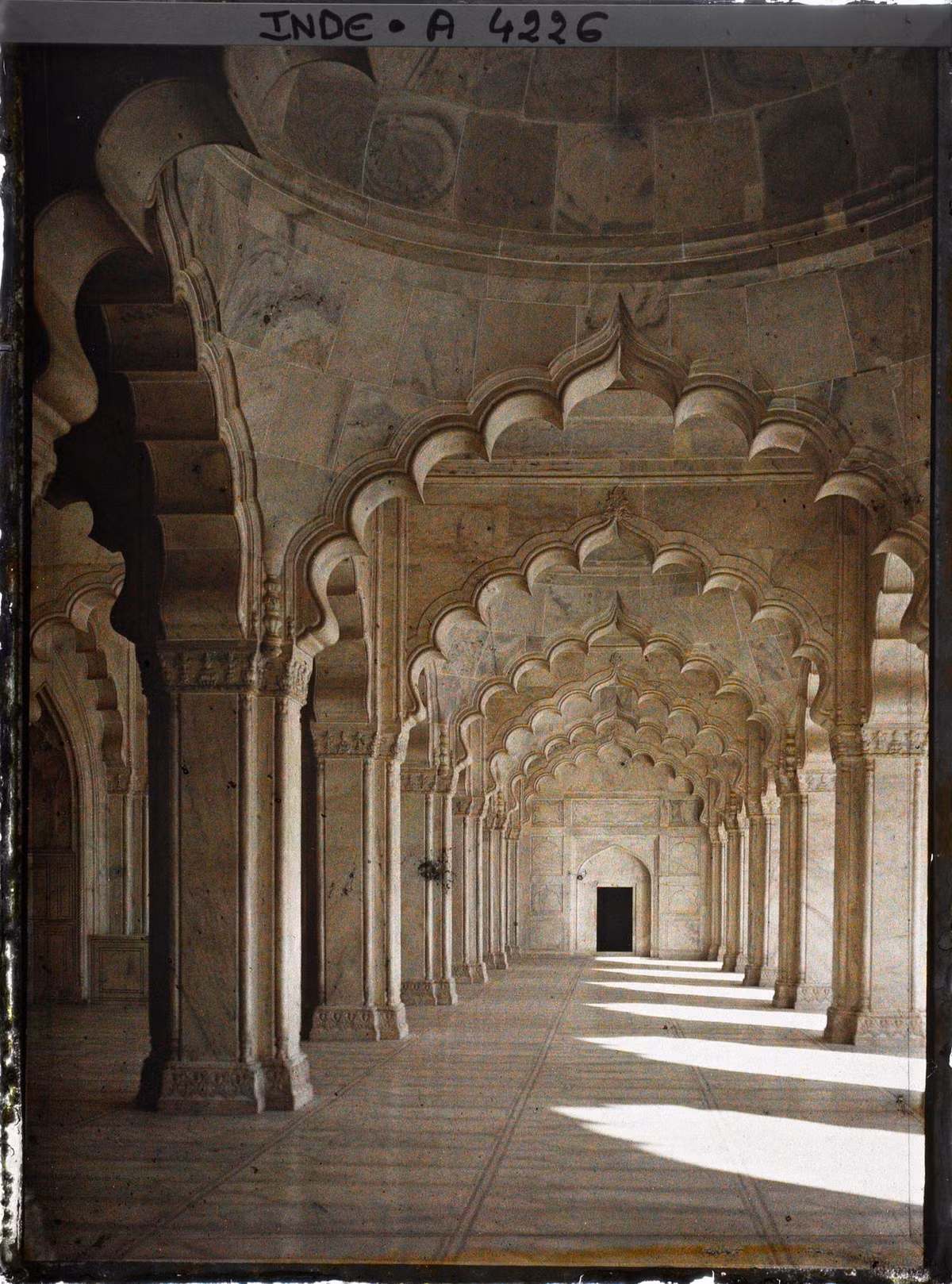 Bên trong thánh đường Ngọc trai.