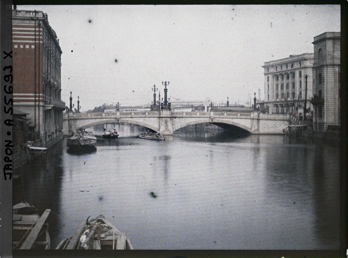 Kênh Nihonbashi và cây cầu cùng tên.