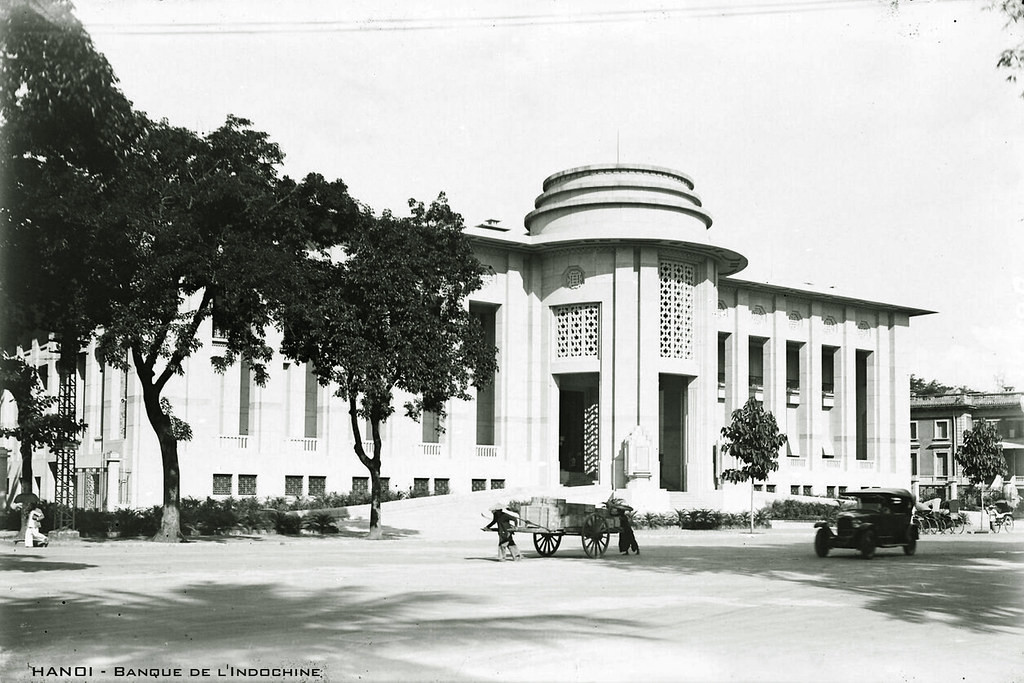 Trụ sở Ngân hàng Đông Dương ở Hà Nội thập niên 1930. Ngày nay tòa nhà này là Ngân hàng Nhà nước Việt Nam.