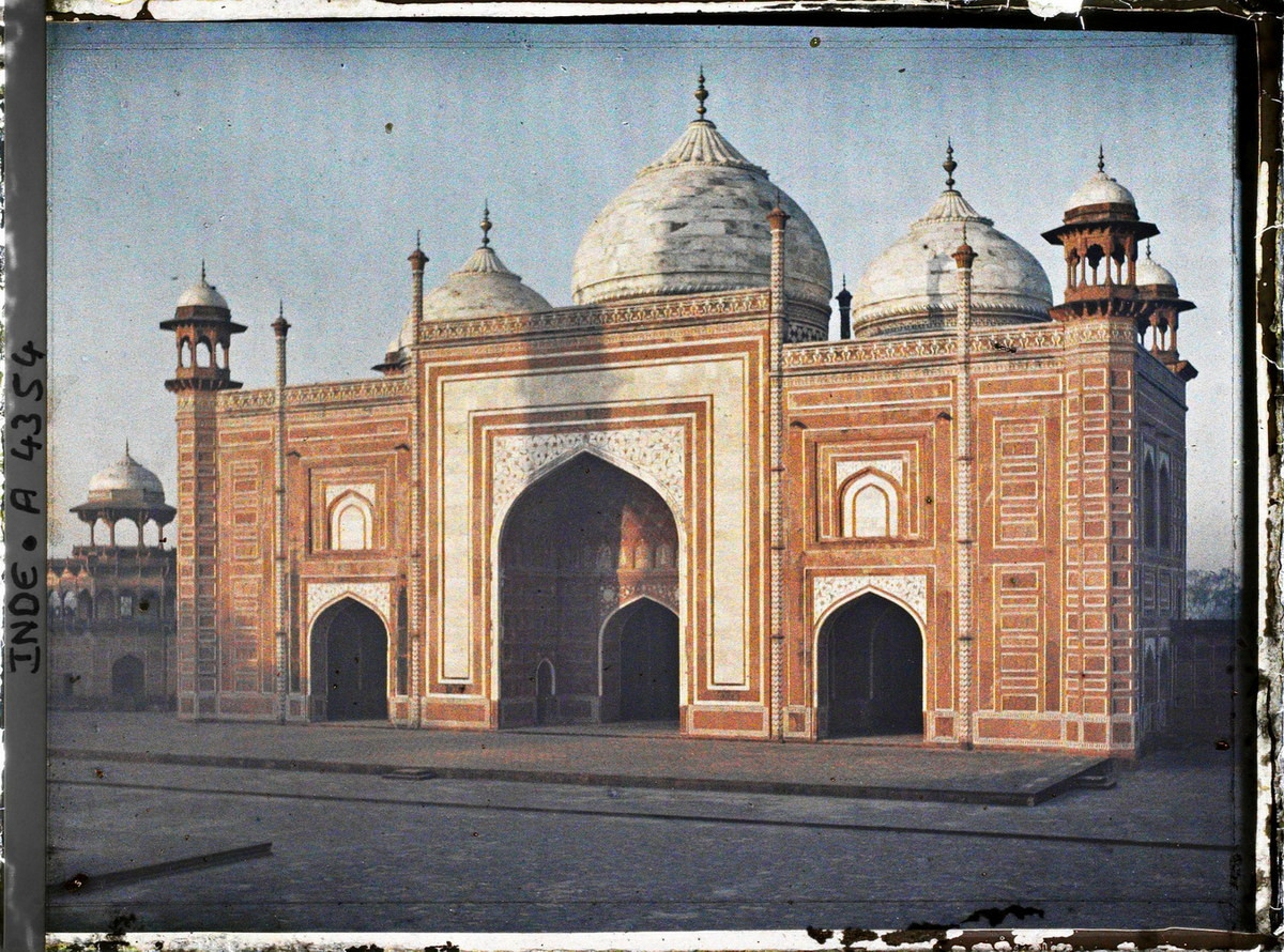 Thánh đường Taj Mahal - khu vực hành lễ của tín đồ Hồi giáo nằm cạnh lăng mộ Taj Mahal.