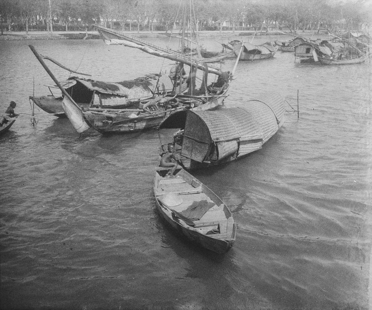 Những con thuyền trên sông ở Phan Thiết.