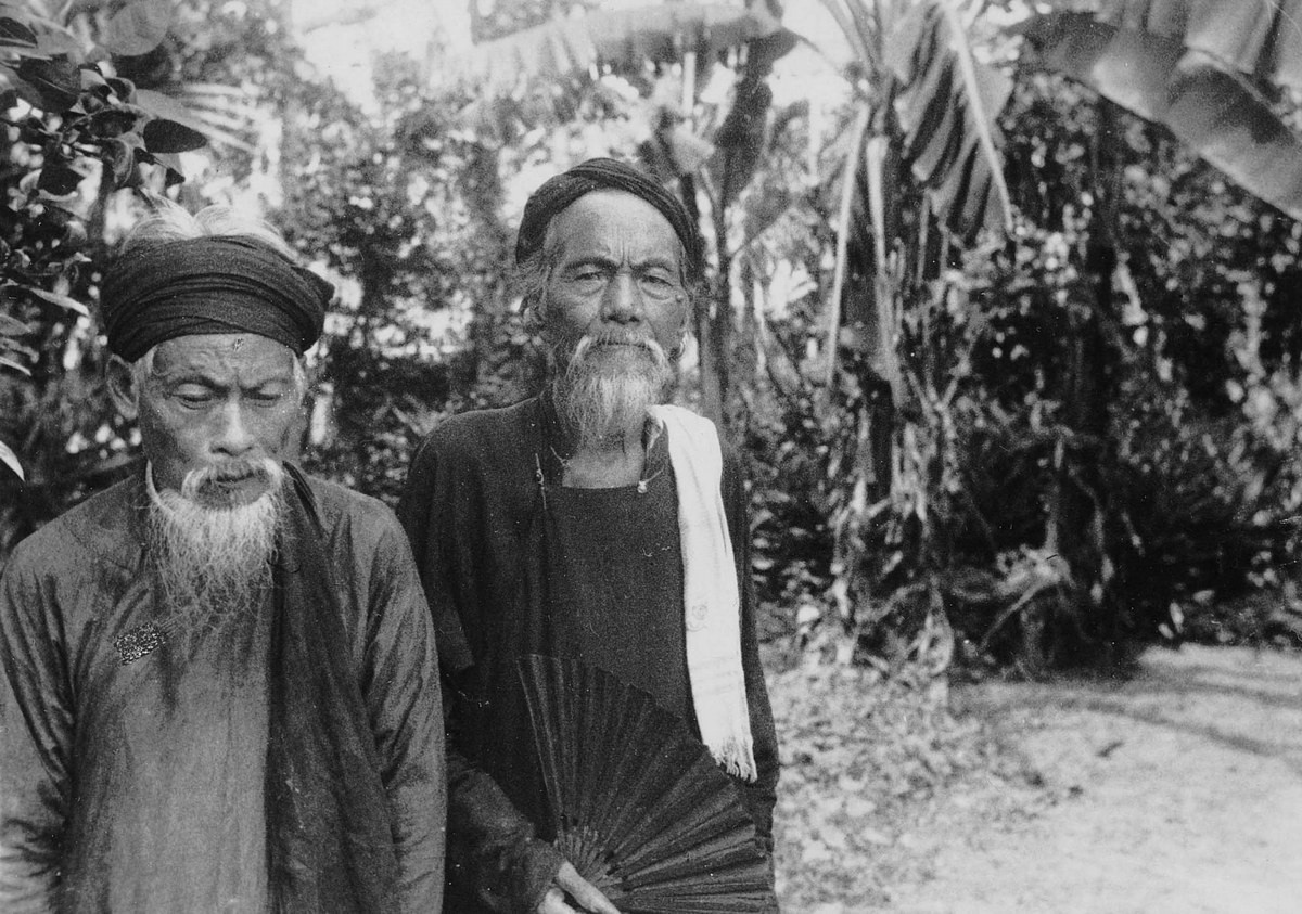 Hai cụ ông ở Tân Lý, Quảng Bình.