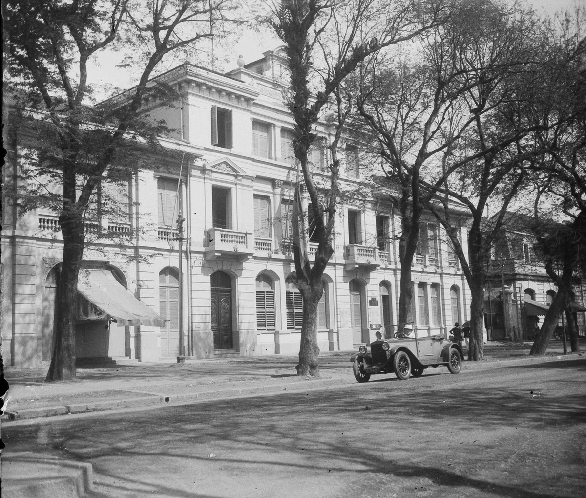 Trụ sở hãng vận tải đường thủy Messageries Fluviales ở Bến Bạch Đằng, Sài Gòn.