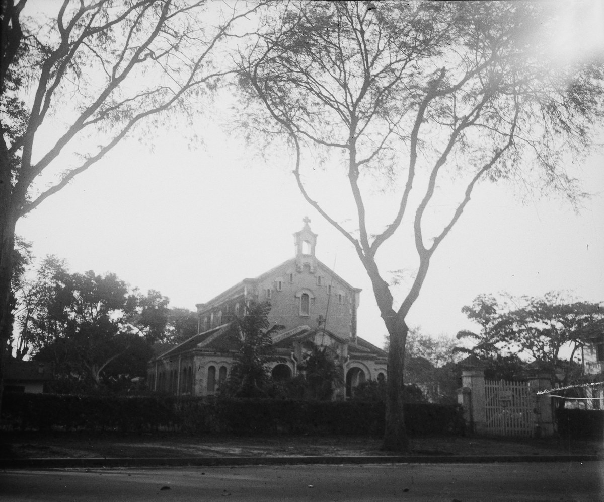 Nhà thờ Tin lành trên đại lộ Norodom (nay là đường Lê Duẩn), Sài Gòn.