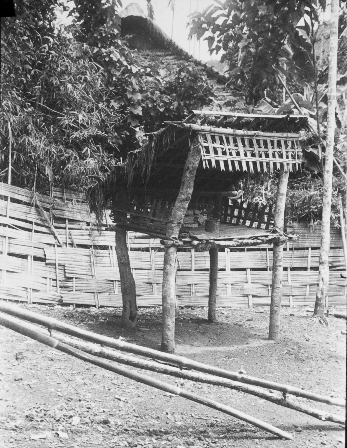 Miếu thổ địa của người Mường ở Kỳ Sơn, Hòa Bình.