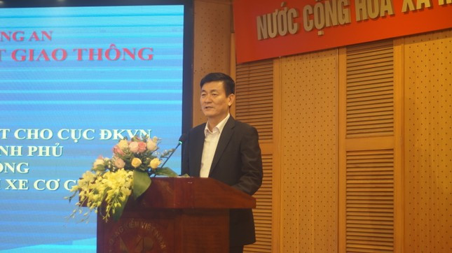 Tân Cục trưởng Cục Đăng kiểm Việt Nam Nguyễn Chiến Thắng phát biểu tiếp nhận cán bộ, chiến sĩ đăng kiểm Cục CSGT.