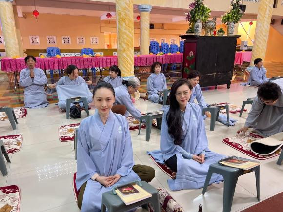 Truong Ho Phuong Nga khoe anh doi thuong song hanh cung ban than-Hinh-2