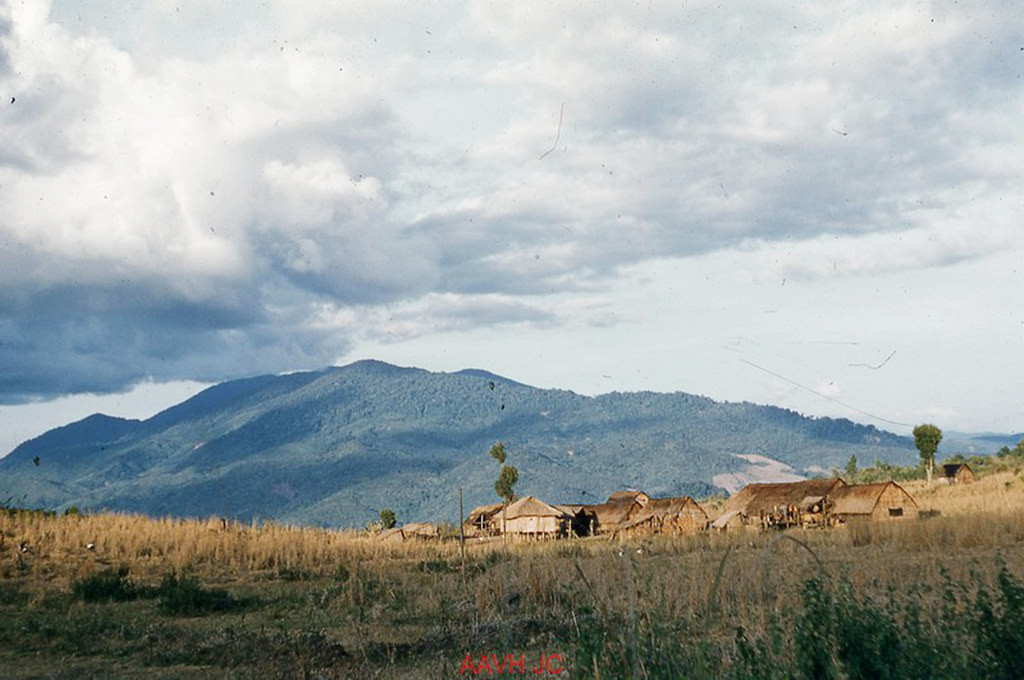 Một bản của người Thượng gần Đà Lạt.