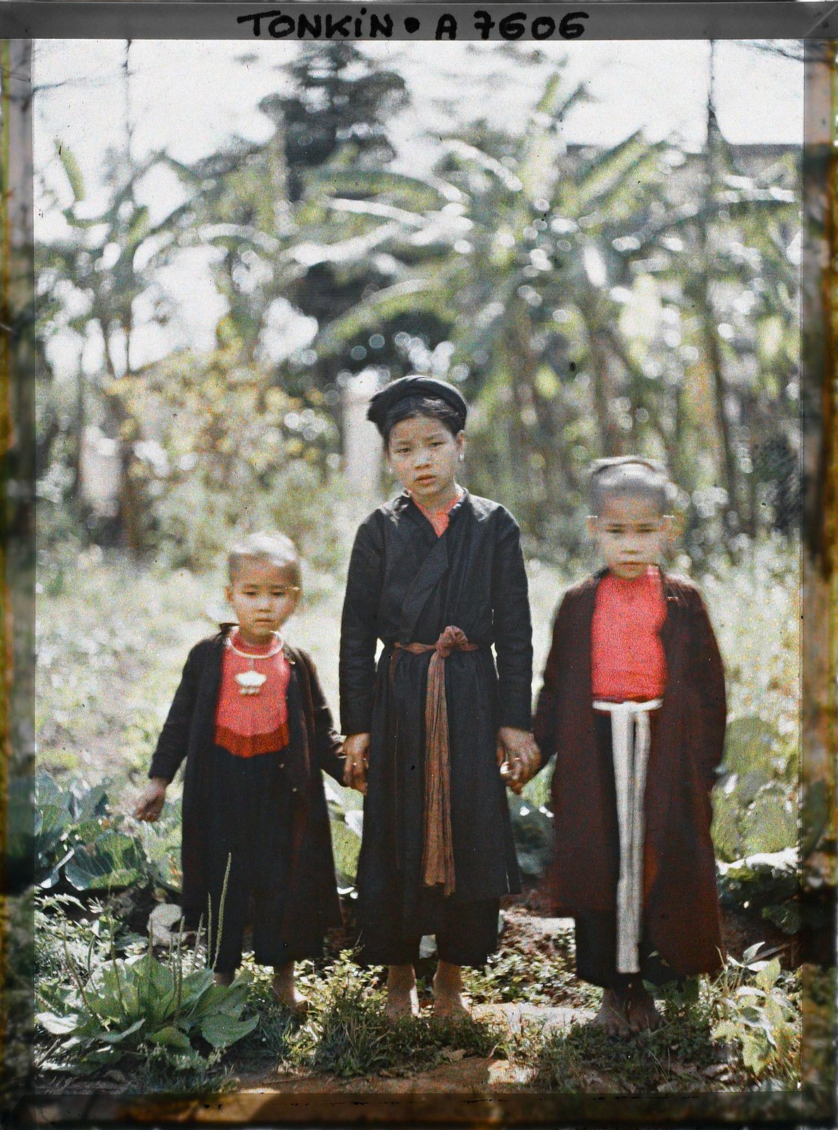 Trẻ em con nhà khá giả ở Hà nội.