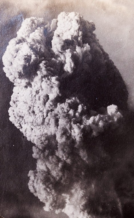 Vụ nổ xảy ra ngày 6/12/1917, tại Halifax, Nova Scotia, Canada khi một tàu hàng Pháp chở đầy thuốc nổ dùng trong chiến tranh, gặp tai nạn với một tàu Na Uy tại "Eo hẹp" (The Narrows) của cảng Halifax.