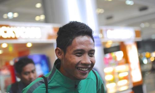 Evan Dimas hào hứng khi được tới Việt Nam với tư cách tuyển thủ ĐT Indonesia dự AFF Cup 2014. Ngay sau cuộc trò chuyện ngắn với truyền thông Việt Nam, HLV Alfred Riedl đã không cho phép cầu thủ trẻ này tự ý tiếp xúc với báo chí khi ông chưa cho phép.