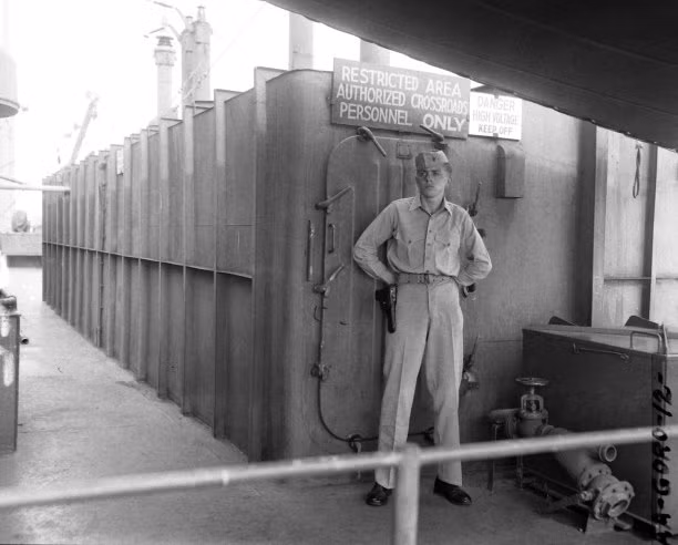 Đây là một trong số những chiếc tàu tham gia buổi thử bom hạt nhân trên đảo Bikini Atoll.