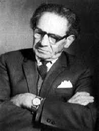Ông sinh ngày 10/9/1899 tại Ba Lan, trong một gia đình Do Thái. Sau đó, năm 11 tuổi, Messing chuyển đến Berlin sinh sống và dần dần phát triển sự nghiệp của một nhà tiên tri. Đặc biệt, ông còn có biệt tài đọc được ý nghĩ của người khác, thấy được những sự việc diễn ra ở cách xa hàng trăm cây số.