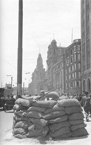 Một chốt an ninh của quân đội Quốc dân đảng tại Thượng Hải năm 1949.