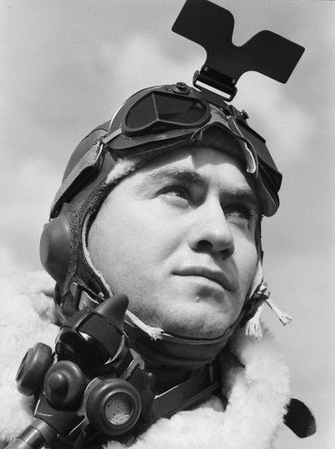 Những thành viên phi hành đoàn thường có tuổi đời khá trẻ.