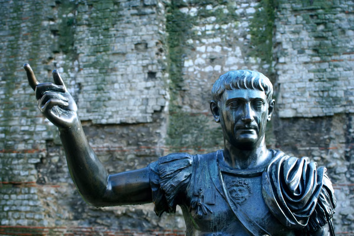 Tuy nhiên, một số sử gia hiện đại suy đoán, hoàng đế Claudius có thể đã vô tình ăn phải nấm Amanita - nấm mũ tử thần (Amanita phalloides) có chứa lượng độc tố cao.