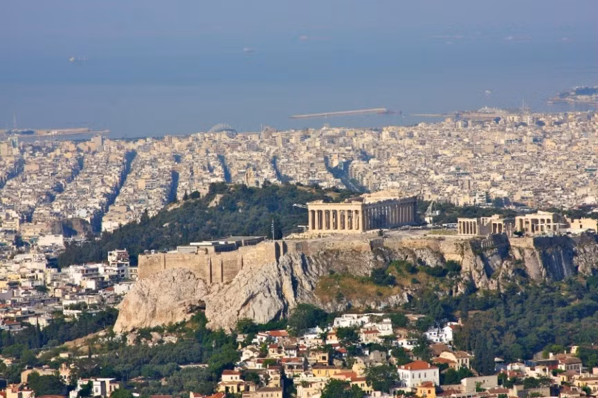 3. Athens là thành phố quyền lực lớn nổi tiếng thời cổ đại đồng thời là nơi đặt nền móng cho nền văn minh phương Tây. Nơi đây có dân cư sinh sống liên tục trong ít nhất 7.000 năm.