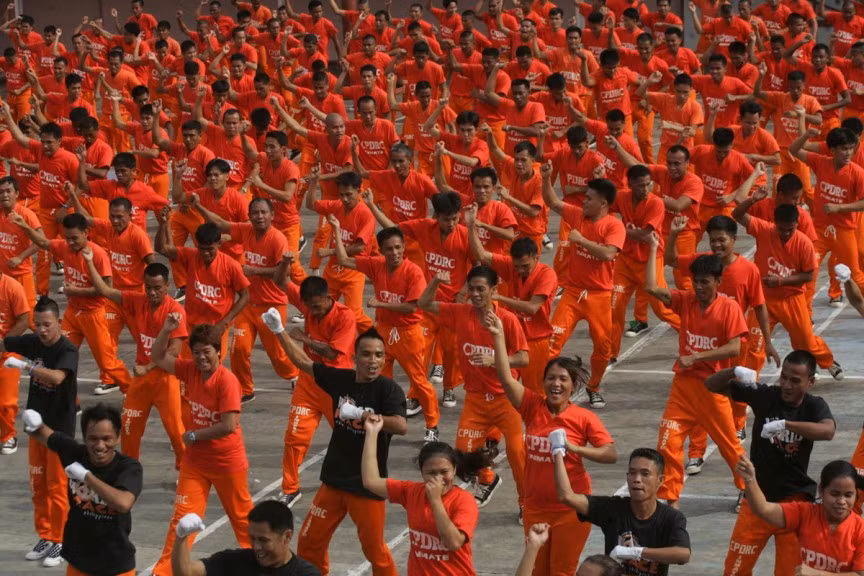 Nhà tù Cebu ở Philippines nổi tiếng thế giới với những màn nhảy múa đẹp mắt, trong đó có màn nhảy múa theo điệu bộ của ông vua nhạc Pop Michael Jackson trong bài hát “Thriller” hồi năm 2007 của khoảng 1.500 tù nhân.