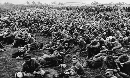 Chiến dịch Barbarossa hồi Chiến tranh thế giới 2 khiến 4,8 triệu người thương vong. Năm 1941, Hitler phát động cuộc xâm lược Liên Xô với hơn 3 triệu binh sĩ. Đức quốc xã từng chiếm được một phần lãnh thổ của Liên Xô nhưng đã chịu thất bại thảm hại. Đây là chiến dịch có quy mô lớn nhất và cũng là chiến dịch đẫm máu nhất với con số thương vong khủng khiếp.