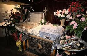 Tuy nhiên, khi thi thể của Simmanm được tắm rửa theo nghi lễ truyền thống của đạo Hồi, các bác sĩ có mặt tại lễ tang phát hiện thi thể của Simmanm vẫn còn ấm và sau đó được cứu sống.