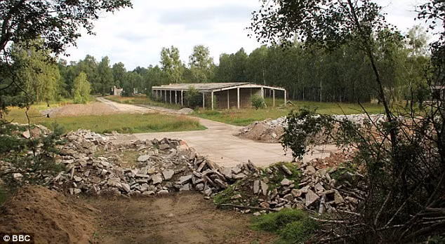 Được xây dựng 3 năm trước khi xảy ra cuộc khủng hoảng tên lửa tại Cuba, Liên Xô đã trang bị những tên lửa có sức công phá gấp 20 lần quả bom nguyên tử từng tàn phá thành phố Hiroshima, Nhật Bản. Mục tiêu của các tên lửa này chính là các căn cứ quân sự của phương Tây trong đó có các cơ sở tên lửa hạt nhân của Anh.