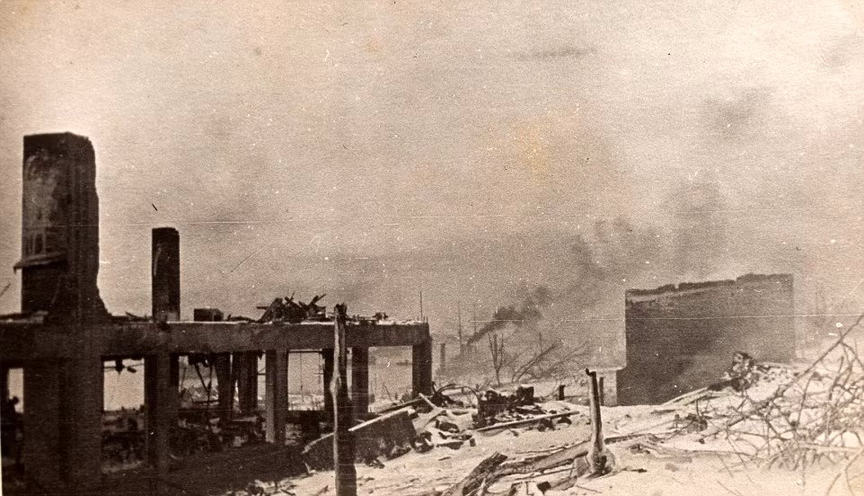 Nhiếp ảnh gia nghiệp dư Magnus thường mang máy ảnh bên mình và đã chụp được những bức ảnh về vụ va chạm khủng khiếp giữa hai con tàu trên.