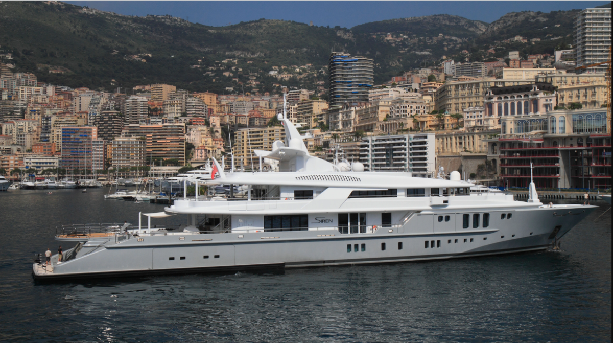 Lối sống xa hoa của người sắp mua Chelsea: Du thuyền đẹp, toàn mỹ nữ - Hình 3 Loi song xa hoa cua nguoi sap mua Chelsea: Du thuyen dep, toan my nu-Hinh-3