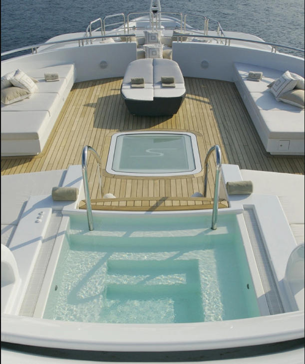 Lối sống xa hoa của người sắp mua Chelsea: Du thuyền đẹp, toàn mỹ nữ - Hình 5 Loi song xa hoa cua nguoi sap mua Chelsea: Du thuyen dep, toan my nu-Hinh-5