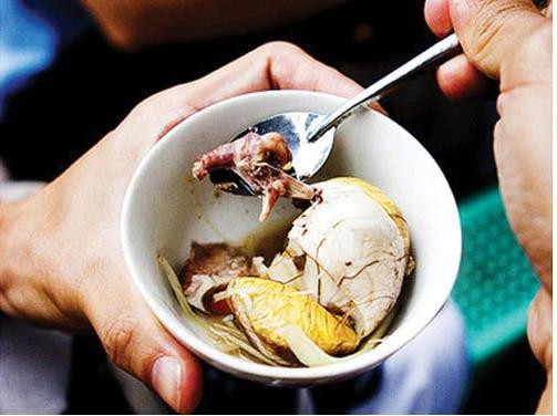 F0 o nha an 1 qua trung vit lon vao thoi diem 'bo tua nhan sam'-Hinh-4