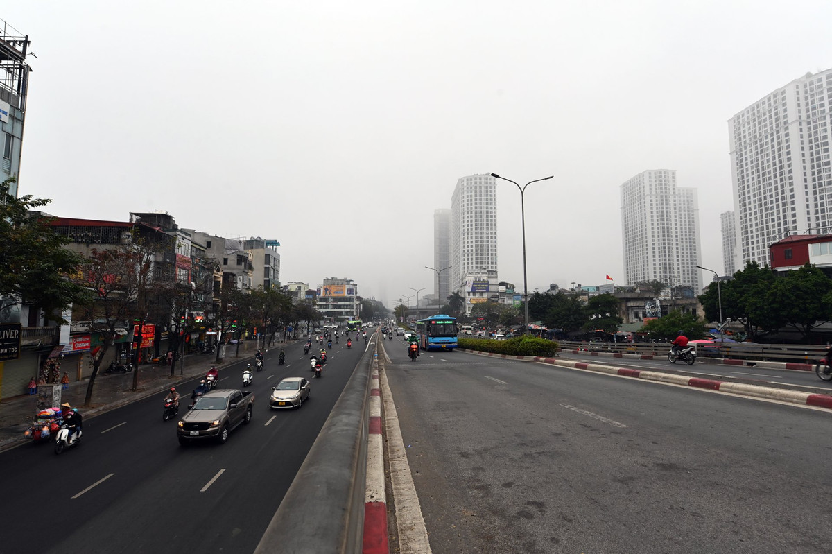 Ngã Tư Sở, một trong những điểm đen giao thông ở Hà Nội không còn cảnh ùn tắc như mọi ngày.