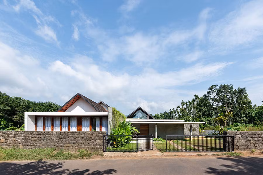 Nhà vườn 1 tầng 4 phòng ngủ mộc mạc nhưng vẫn rất sang trọng ảnh 1