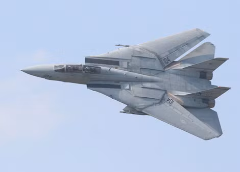 F-14 là tiêm kích được thiết kế với kiểu cánh cụp cánh xòe, điều đặc biệt là MiG-23 cũng dùng kiểu cánh này.