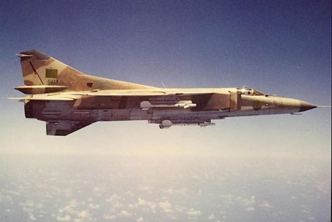 Tiêm kích đánh chặn MiG-23 thua kém F-14 về tầm quét của radar cũng như bộ vũ khí.