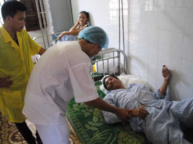 May mắn thoát chết nhưng anh Nguyễn Văn Quang vẫn không hết bàng hoàng sau vụ tai nạn thảm khốc.