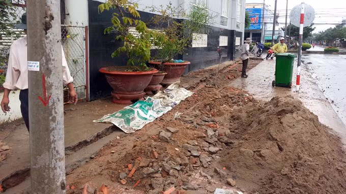 Phần tháo dỡ trước nhà ông Phạm Văn Đấu chiều 11/8.