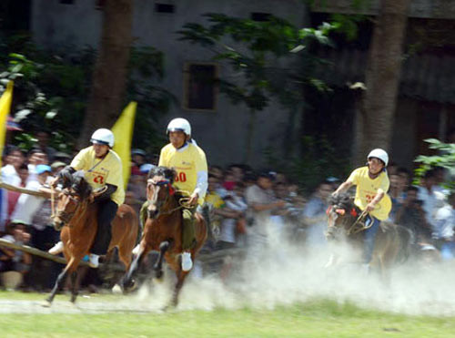 Giải đua ngựa truyền thống Bắc Hà (H.Bắc Hà, Lào Cai) tổ chức hồi tháng 6. Giải đua ngựa truyền thống Bắc Hà (H.Bắc Hà, Lào Cai) tổ chức hồi tháng 6.