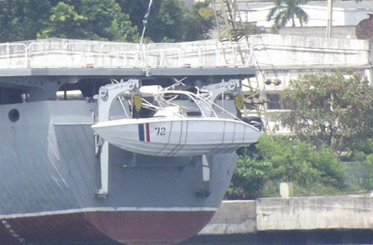 Choang voi lop chien ham lon nhat cua Hai quan Cuba duoc 