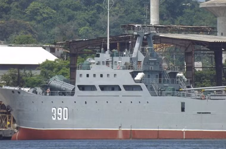 Trang bị vũ khí của tàu chiến lớn nhất Cuba chủ yếu lấy từ các hệ thống vũ khí khác trên tàu tên lửa cỡ nhỏ và thậm chí là kể từ hệ thống vũ khí mặt đất.