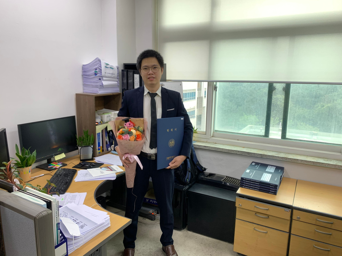 Ky su 9x bo viec luong cao de theo duoi giac mo du hoc