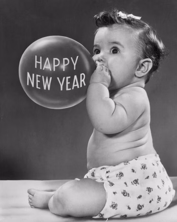 Sinh vào lúc giao thừa: Bạn sẽ luôn gặp may mắn trong suốt cuộc đời — thậm chí còn hơn thế nữa nếu bạn sinh vào thời khắc giao thừa! Đây là một điều mê tín ở một số nước phương Tây.